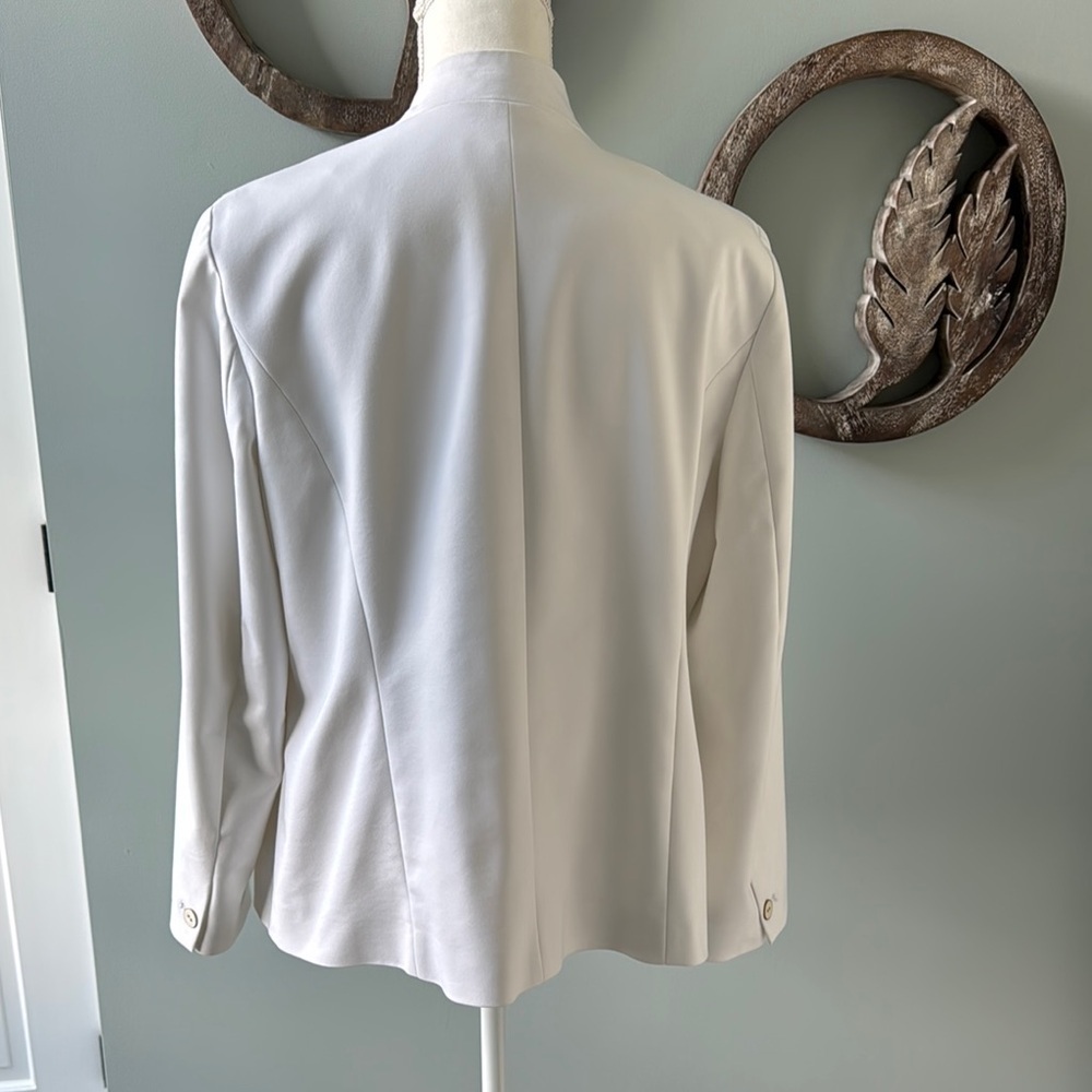 Chico's White Blazer with Structured Shoulders and Classic Lapel size L or 2 - Picture 6 of 7